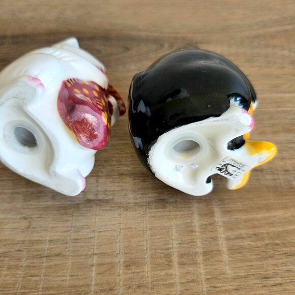 Vintage cats holding fish ceramic salt & pepper shakers. Made in Philippines. - Picture 4 of 5